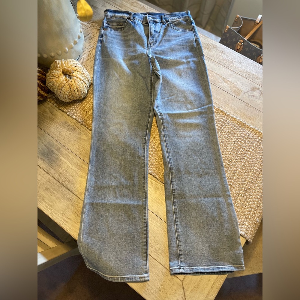 Express size 8R 90s boot high rise jeans.